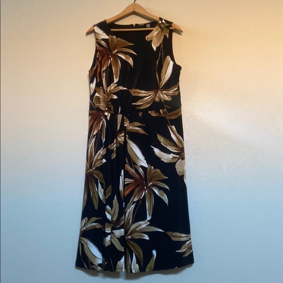 T Tahari Dresses & Skirts - Gorgeous T Tahari Black & Floral Dress